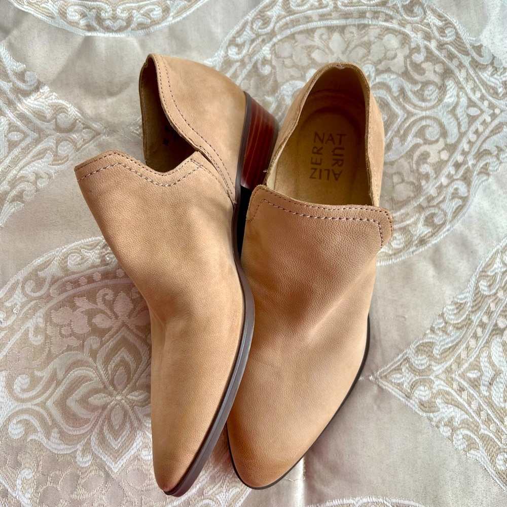 Tan booties size 7💕